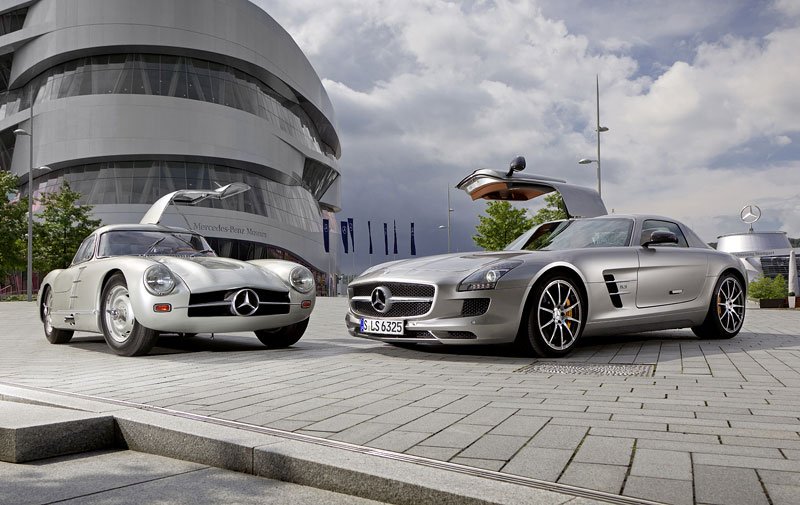 Mercedes-Benz SLS