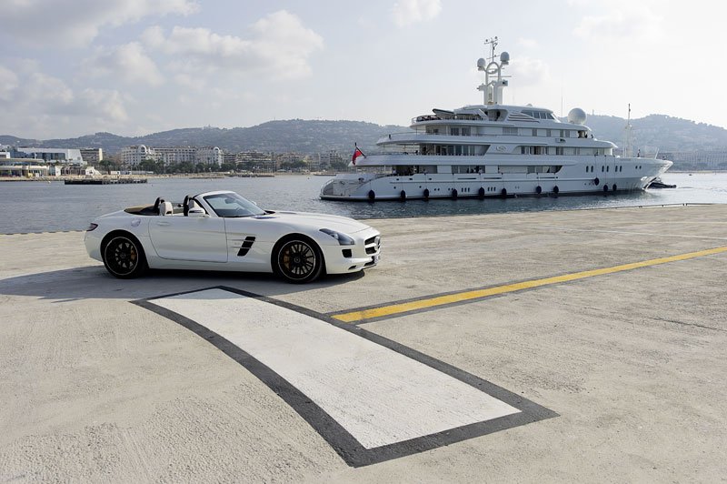 Mercedes-Benz SLS