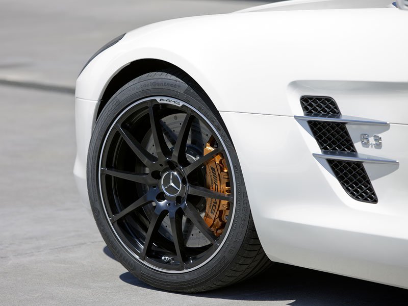 Mercedes-Benz SLS