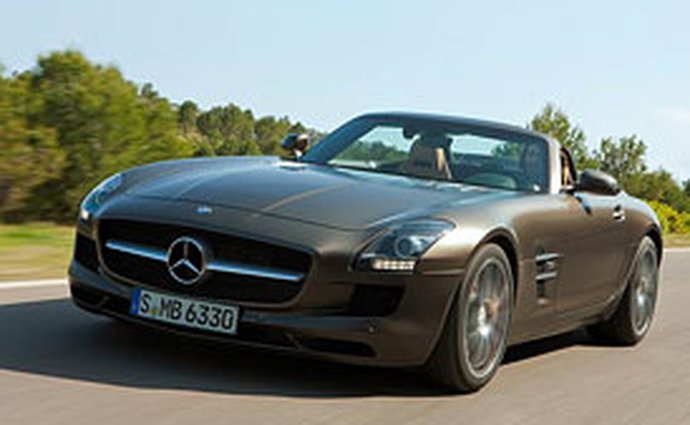 Video: Mercedes-Benz SLS AMG Roadster – Ve společnosti kupé