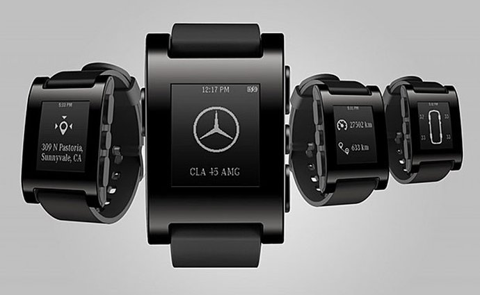 Mercedes-Benz předvádí hodinky pro komunikaci s autem