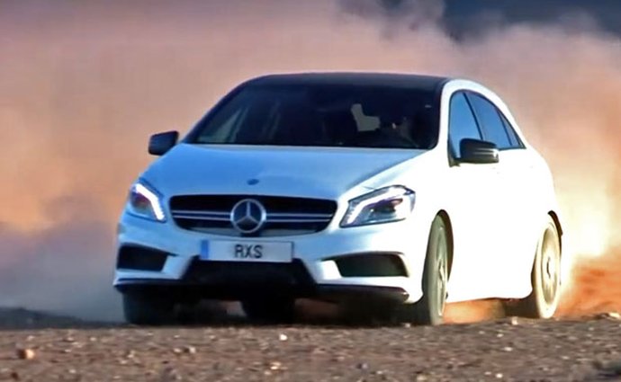 Video: Mercedes-Benz A 45 AMG se terénu nebojí