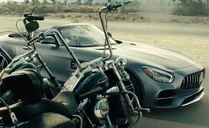 Video: Easy Rider - Mercedes-AMG GT Roadster v reklamě pro Super Bowl