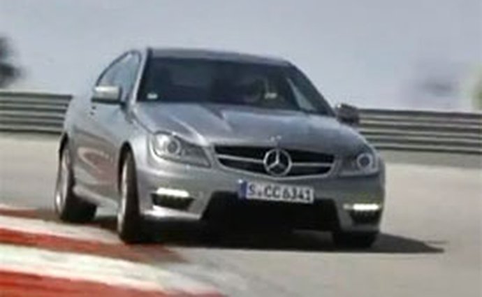 Video: Mercedes-Benz C 63 AMG Coupé – 336 kW v akci