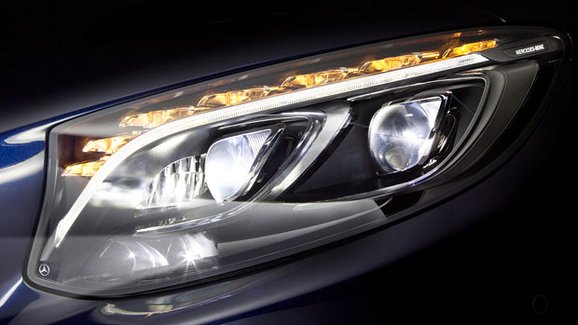Mercedes-Benz zůstává u diodových světel, představuje novou generaci