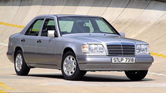 Mercedes-Benz E: Historie hvězdy vyšší střední třídy na www.auto.cz (250 fotografií)
