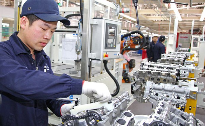 Mercedes-Benz otevřel v Pekingu novou motorárnu