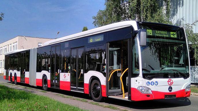 Autobusy pro Letiště Václava Havla - DPP dříve na lince testoval autobus Mercedes-Benz