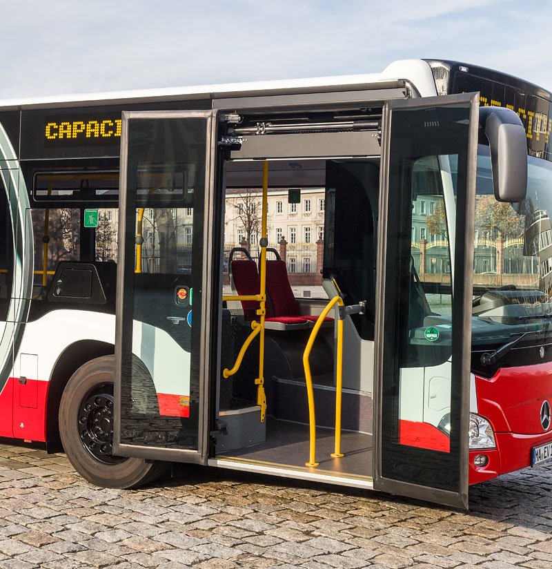 Díky snížené světlé výšce a kneelingu lze velmi snadno nastupovat i bez zvýšeného ostrůvku