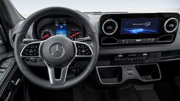 Nový Mercedes-Benz Sprinter odhaluje svůj interiér