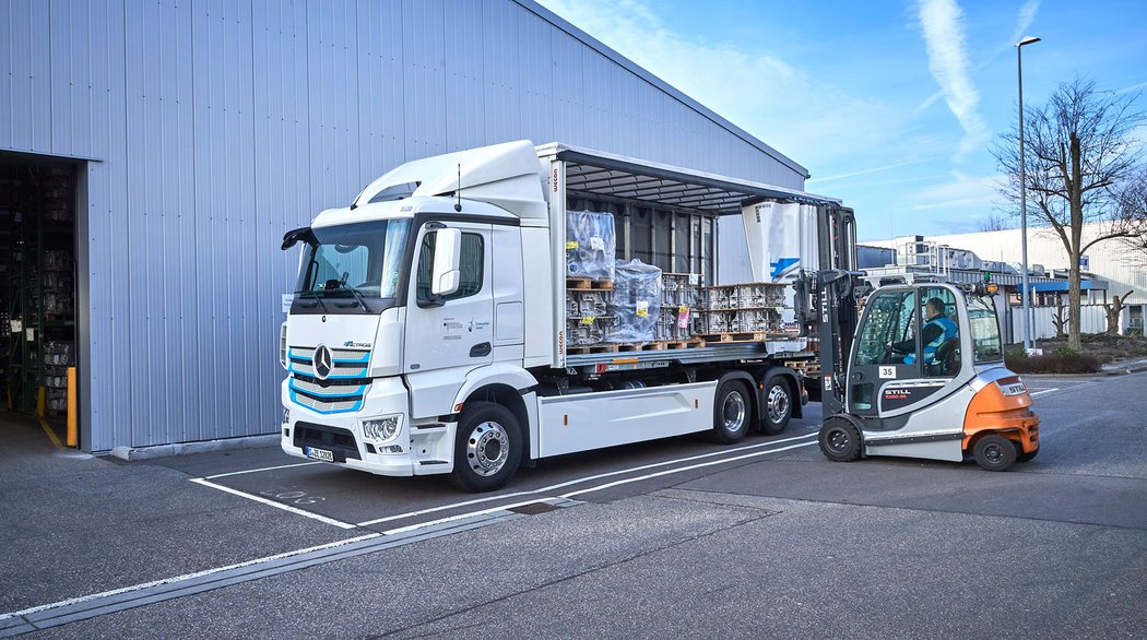 Mercedes-Benz eActros Logistik Schmitt