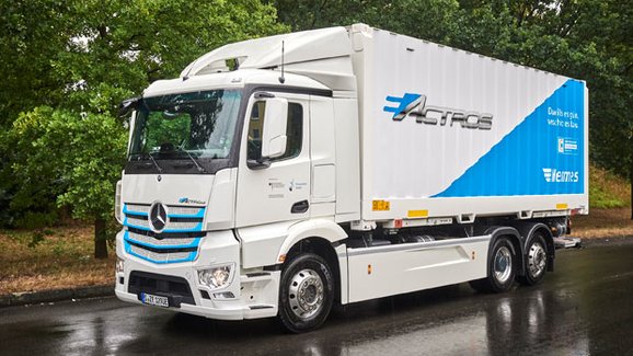 Mercedes-Benz eActros zahajuje provoz ve službách klientů 