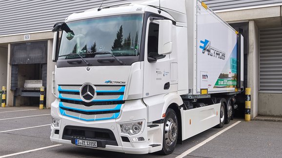 Mercedes-Benz eActros a jeho první rok ve skutečném provozu  