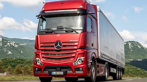 Mercedes-Benz Actros dostal kamery namísto vnějších zpětných zrcátek 