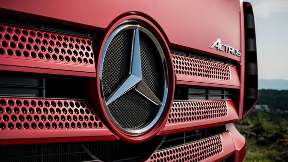 Velké změny u Daimleru: Plánuje oddělení divize náklaďáků i změnu názvu