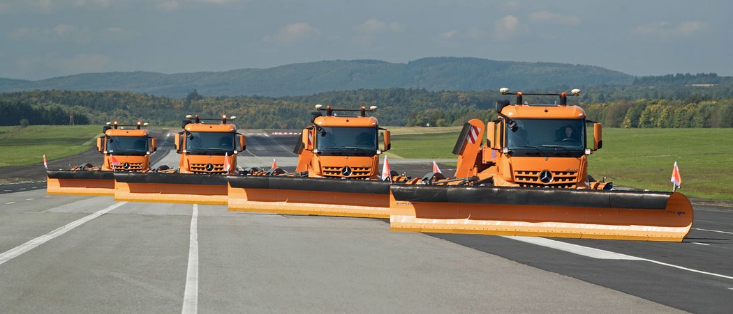 Mercedes-Benz Arocs – autonomní sněhové pluhy pro letiště