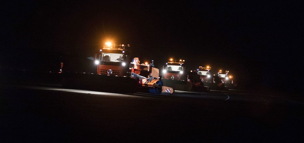 Mercedes-Benz Arocs – autonomní sněhové pluhy pro letiště