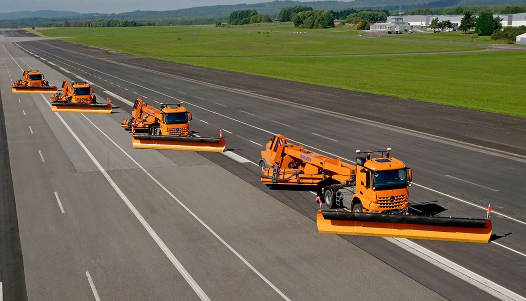 Mercedes-Benz Arocs – autonomní sněhové pluhy pro letiště