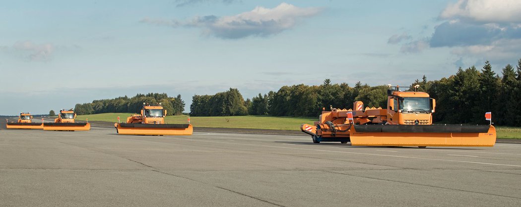 Mercedes-Benz Arocs – autonomní sněhové pluhy pro letiště