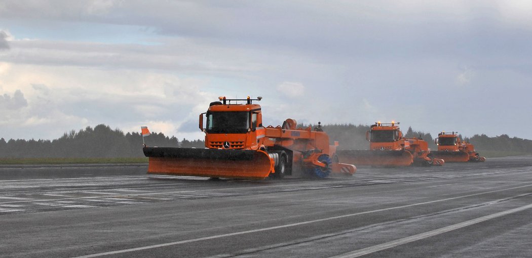 Mercedes-Benz Arocs – autonomní sněhové pluhy pro letiště