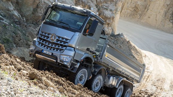 Mercedes-Benz Arocs turbo-retardér-spojka: Dva do terénu