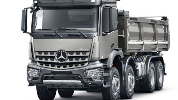 Mercedes-Benz Arocs s novinkami pro stavební dopravu