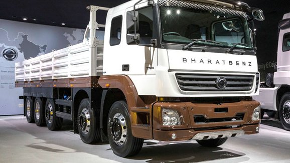 Daimler Trucks a jeho stroje z celého světa