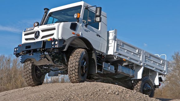 Mercedes-Benz Unimog U 4023 a U 5023 jsou největší z řady