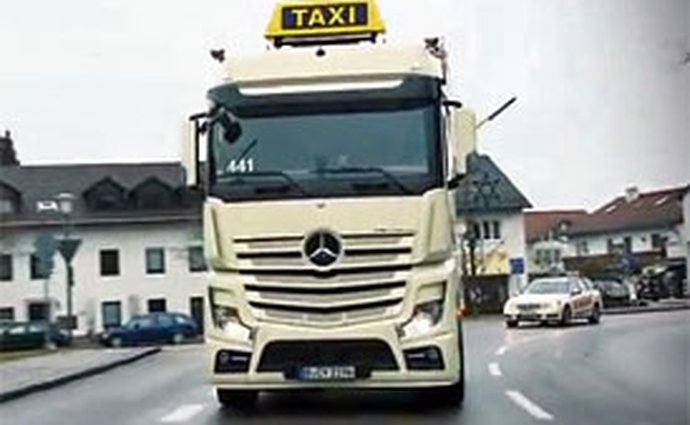 Video: Tahač Mercedes-Benz Actros v roli taxíku