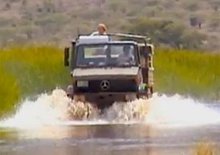 Brodící videoseriál (11. díl): Unimog na zaplavené silnici v Keni
