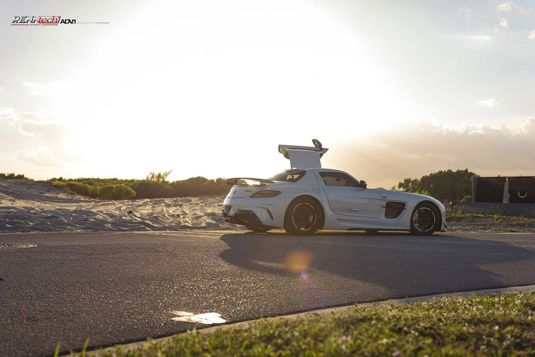 Mercedes-Benz SLS