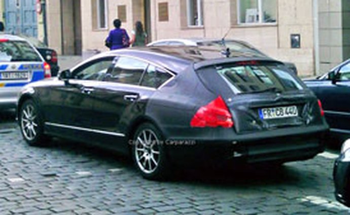 Mercedes-Benz CLS Shooting Brake přistižen v Praze