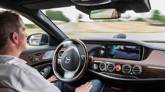 Vozy Mercedes-Benz budou umět samy řídit do roku 2020