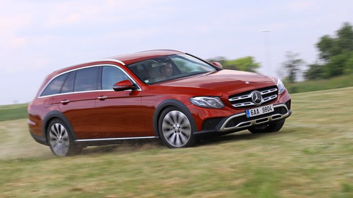 Mercedes-Benz E 220 d All-Terrain – Businessman v holínkách Mercedes-Benz E 220 d All-Terrain – Businessman v holínkách