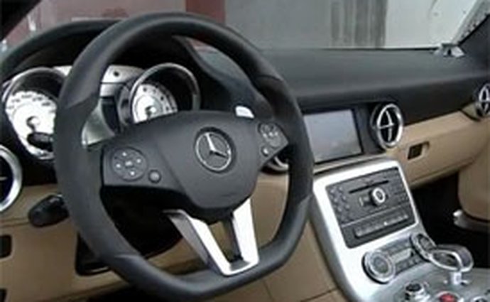 Video: Mercedes-Benz SLS AMG Roadster – Pohled do interiéru