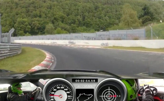 Video: Mercedes SLS AMG Black Series je na Severní smyčce rychlý jako Ferrari Enzo