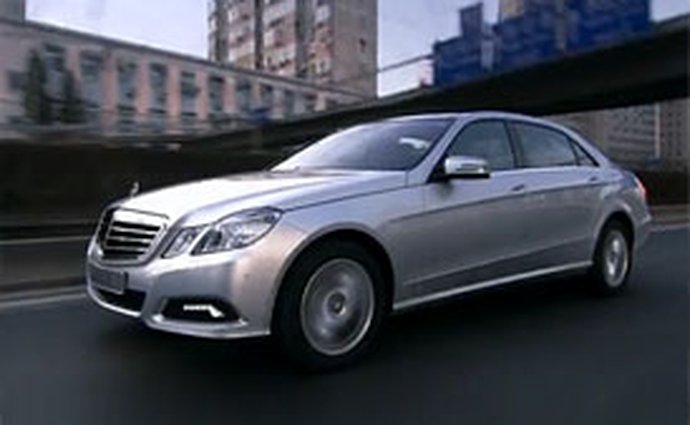 Video: Mercedes-Benz E 300 L – Prodloužený sedan se představuje
