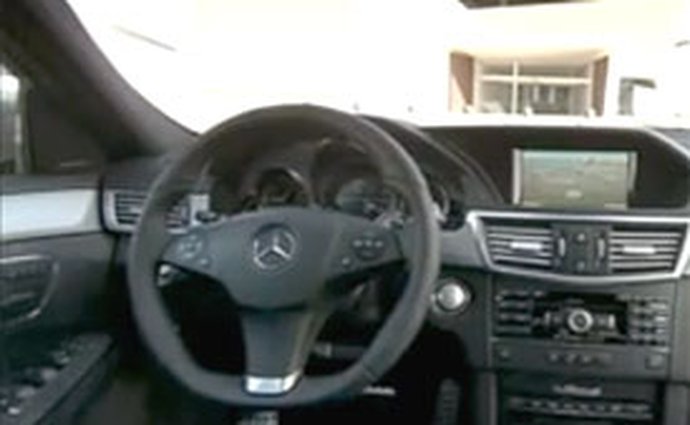 Video: Mercedes-Benz třídy E – Pohled do nového interiéru