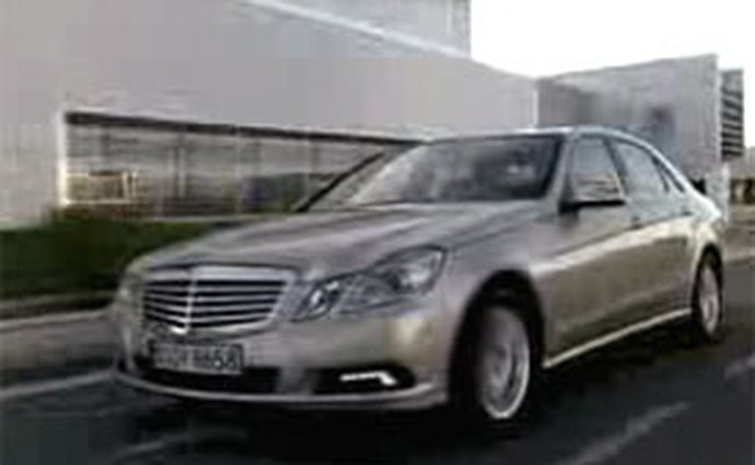 Video: Mercedes-Benz třídy E – Nová generace ctí hrany