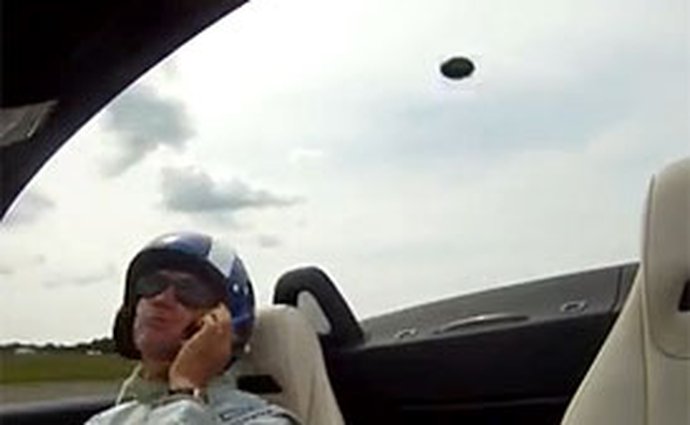 Video: Coulthard chytá golfový míček. V rychlosti 300 km/h