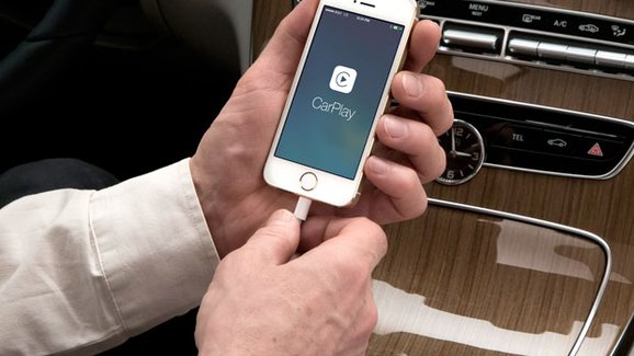 Mercedes-Benz a Volvo zavedou do svých vozů Apple CarPlay