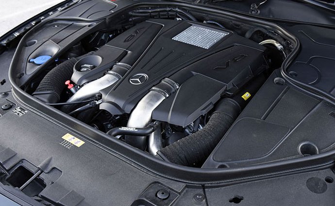 Šéfové Volkswagenu a Daimleru: Zážehové a vznětové motory hned tak nezmizí