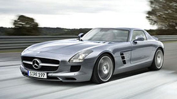 Autem roku 2011 v ČR je Mercedes-Benz SLS AMG