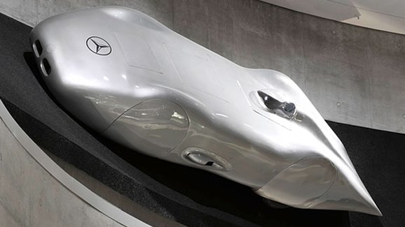 Mercedes-Benz W 125 byl před 75 lety rychlejší než Bugatti Veyron dnes