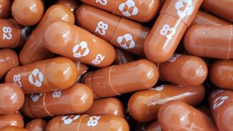 Británie jako první na světě schválila pilulku pro léčbu covidu. Merck vyrobí deset milionů dávek