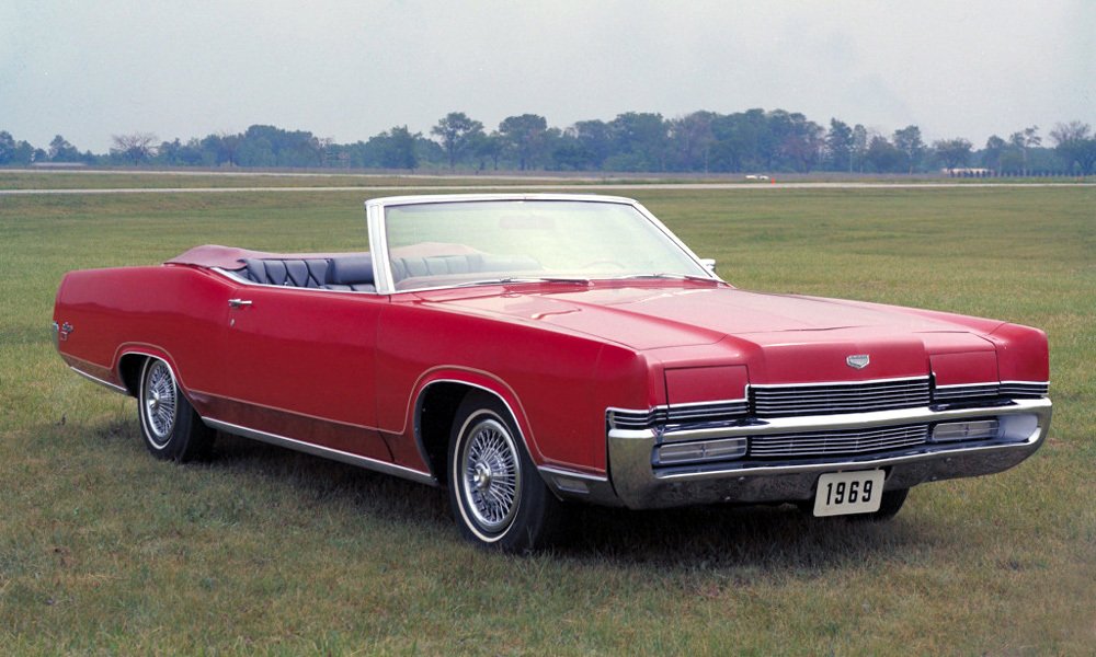 V roce 1969 se nabídka rozšířila o dvoudveřový kabriolet s plátěnou střechou.