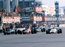Nejtěsnější finiš v historii formule 1. Zcela vpravo vítězný Peter Gethin, uprostřed druhý Ronnie Peterson, pomalejší o 0,01 sekundy, a vlevo třetí Francois Cevert byl zpět o 0,09.