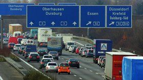 Mýtné pro osobní automobily začne v Německu platit v roce 2020. Pro české řidiče to bude znamenat velké zdražení cest.