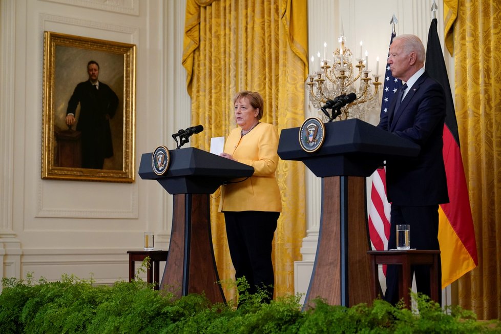 &#34;Rozlučková&#34; tisková konference Merkelové a Bidena.