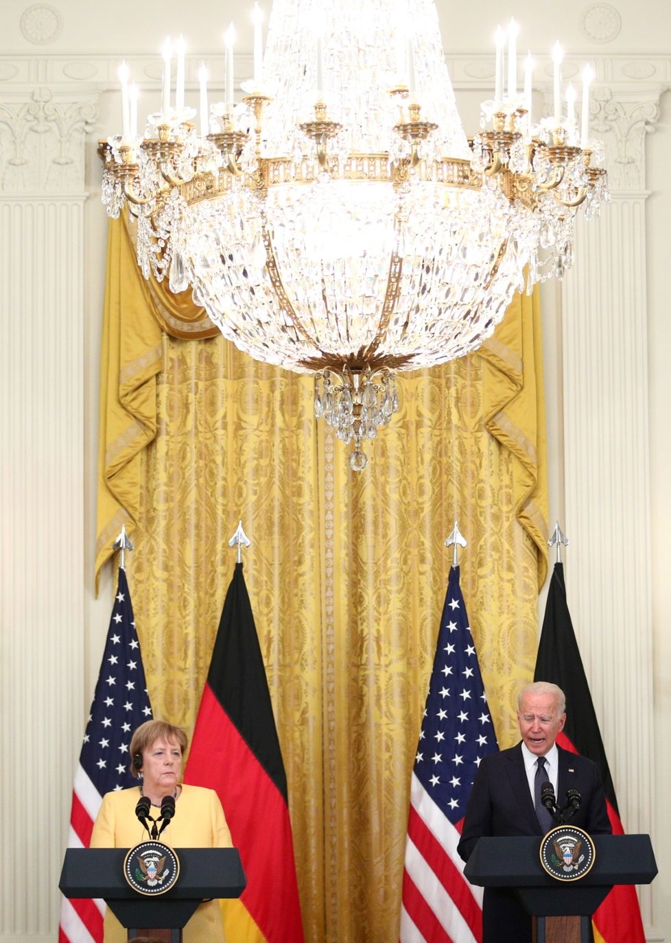 &#34;Rozlučková&#34; tisková konference Merkelové a Bidena.